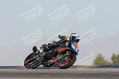 media/Dec-01-2025-Moto Forza (Mon) [[2daa91e15f]]/2-Intermediate Group/Session 2 Turn 9 Entry/